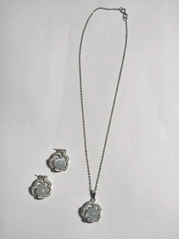 Silver_Brass_Combo_Earring_And_Pendant_Set_For_Women
