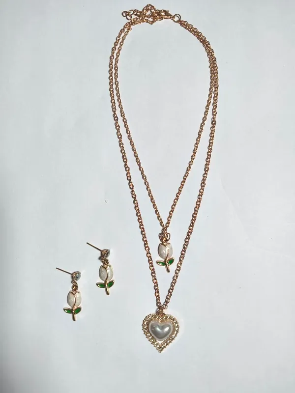 Gold_Brass_Combo_Earring_And_Pendant_Set_For_Women