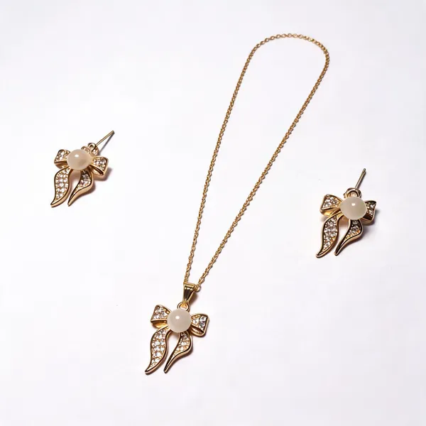 Gold_Brass_Combo_Earring_And_Pendant_Set_For_Women