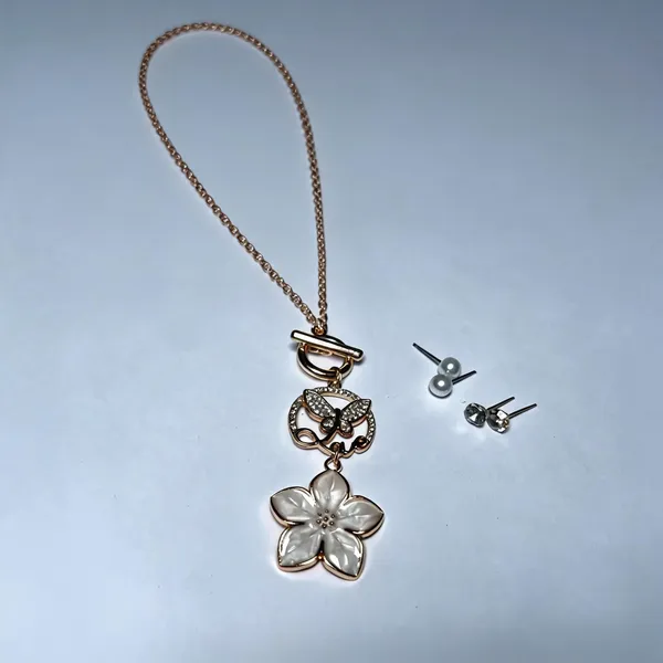 Gold_Brass_Combo_Earring_And_Pendant_Set_For_Women