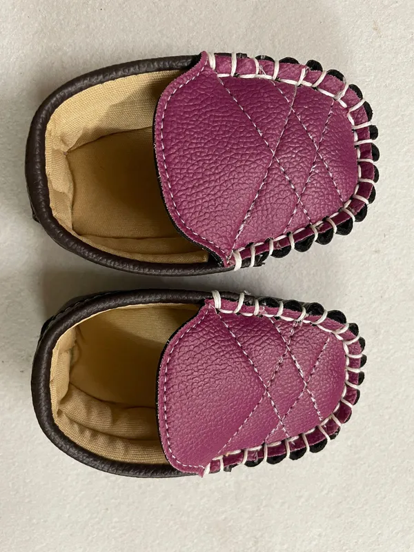 Maroon_Textured_Slip-On_Jutti_For_Women