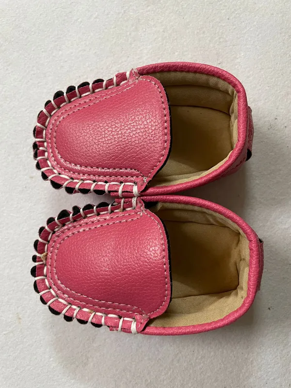 Pink_Textured_Slip-On_Juttis_For_Baby_Girls