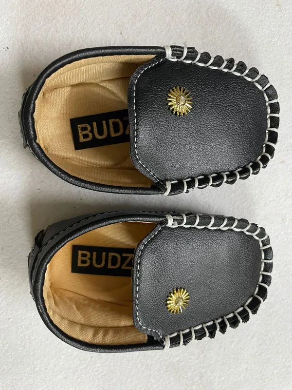 Black_Ethnic_Slip-On_Juttis_for_Women