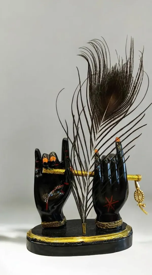 Handcrafted_Hands_Statue_With_Flute