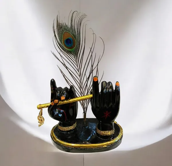 Handcrafted_Hands_Statue_With_Flute