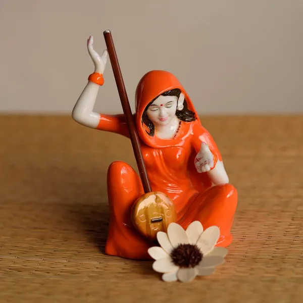 Meerabai_Playing_Musical_Instrument_Statue