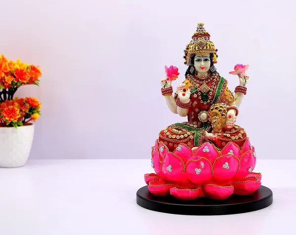 Lakshmi_Resin_Statue