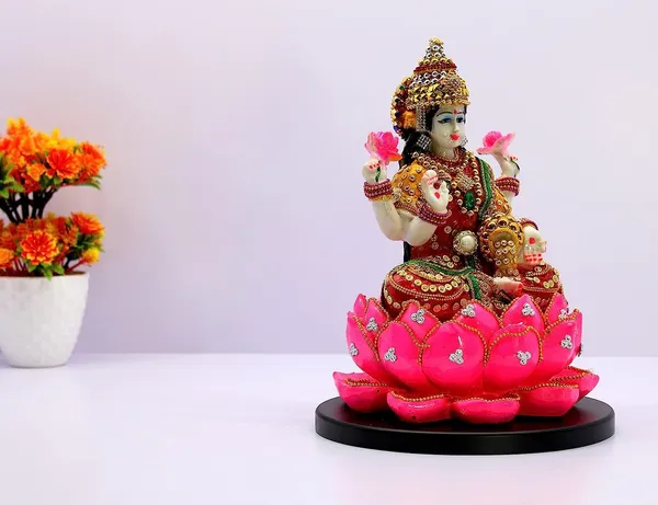 Lakshmi_Resin_Statue