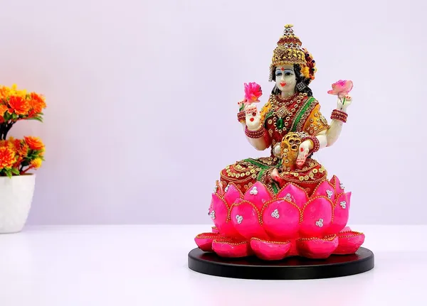 Lakshmi_Resin_Statue