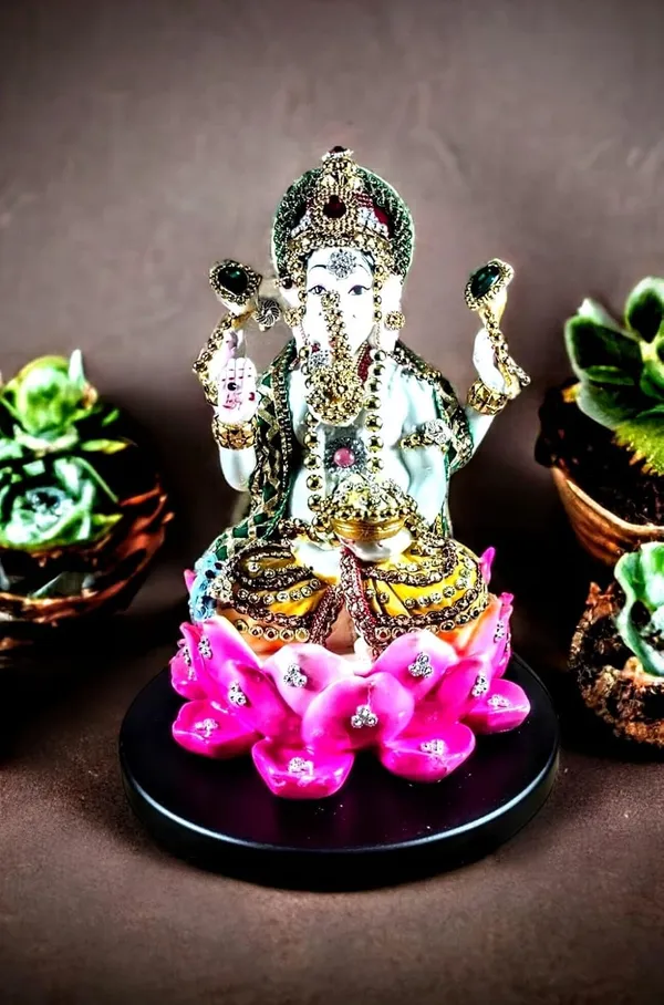 Ganesha_And_Lakshmi_Idol_With_Marble_Finishing