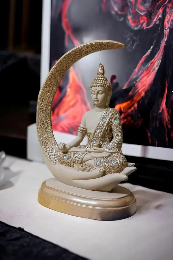 Buddha_Statue_On_Moon