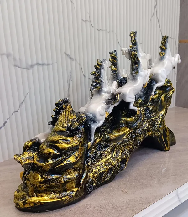 Seven_Horses_Marble_Sculpture