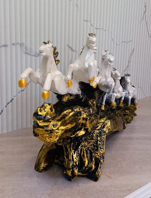 Seven_Horses_Marble_Sculpture