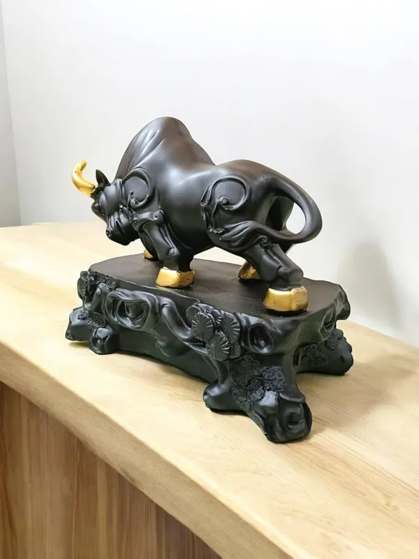Bull_Figurine_Resin