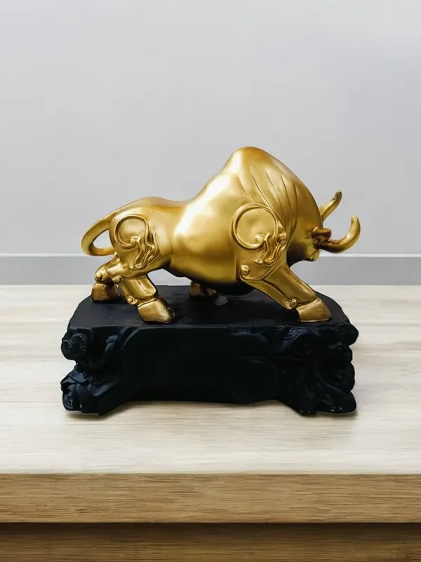 Bull_Figurine_In_Resin