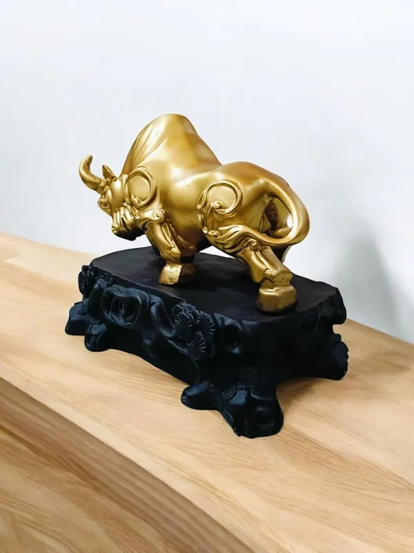 Bull_Figurine_In_Resin