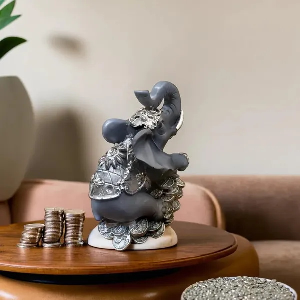 Elephant_Figurine_With_Coins