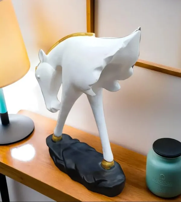 Horse_Figurine_On_Base
