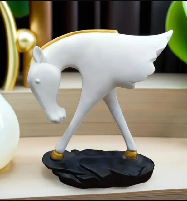 Horse_Figurine_On_Base