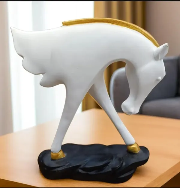 Horse_Figurine_On_Base