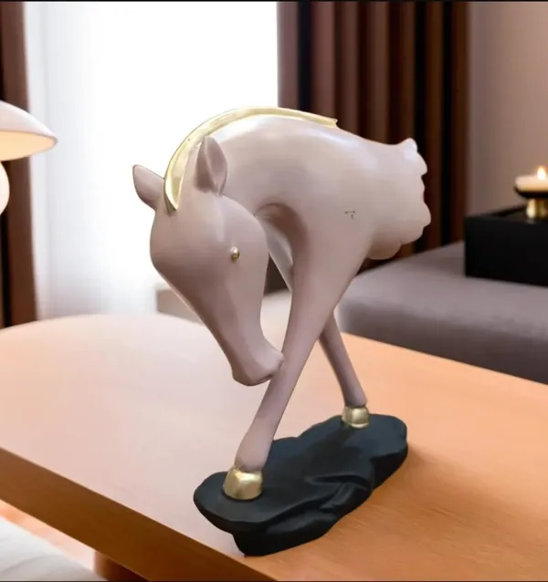 Horse_Figurine_Resin_Sculpture