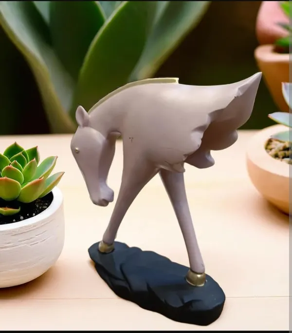 Horse_Figurine_Resin_Sculpture