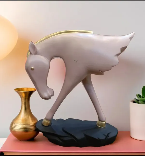 Horse_Figurine_Resin_Sculpture