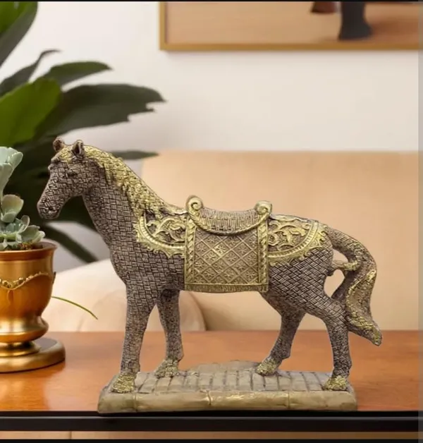 Horse_Figurine_With_Saddle