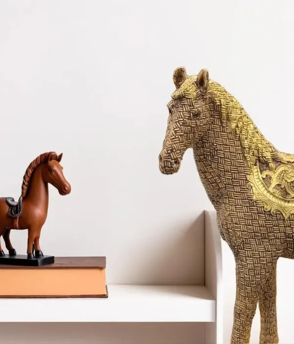 Horse_Figurine_With_Saddle
