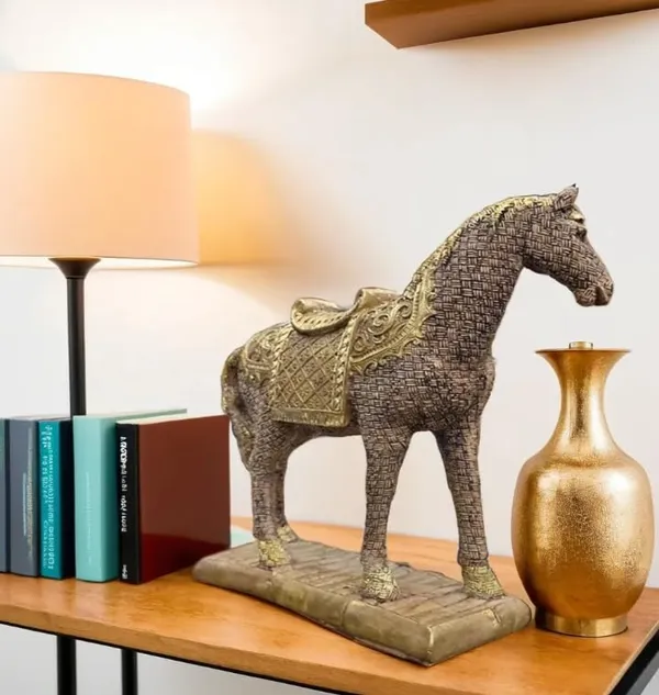 Horse_Figurine_With_Saddle