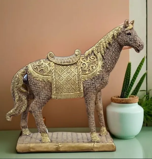 Horse_Statue_With_Saddle