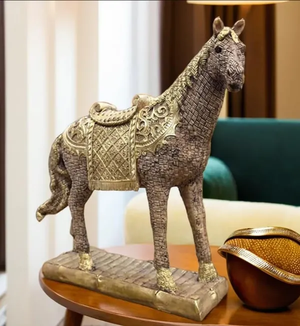Horse_Statue_With_Saddle