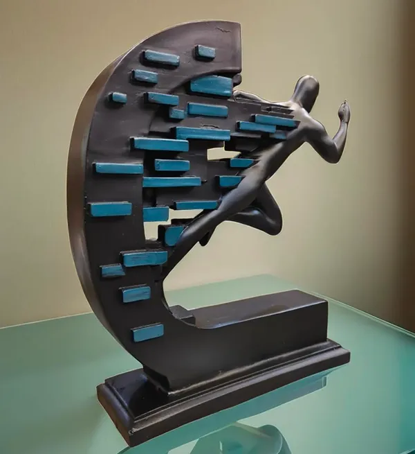Running_Man_Sculpture_Resin_Figurine