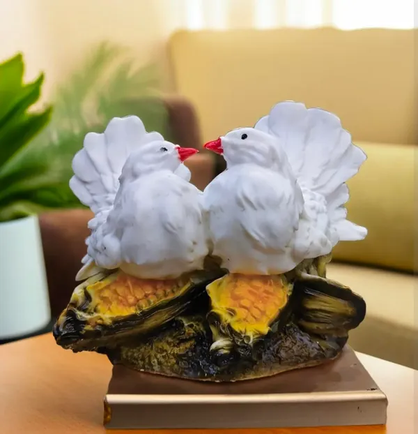 Marble_Bird_Figurine_On_Base