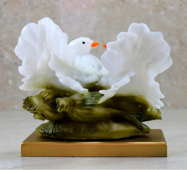 Marble_Bird_Figurine_On_Base