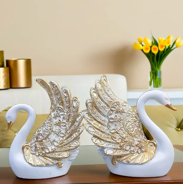Swan_Figurines