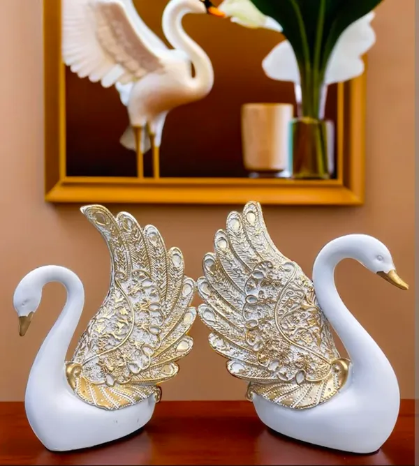 Swan_Figurines