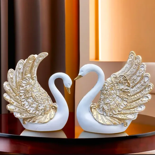 Swan_Figurines