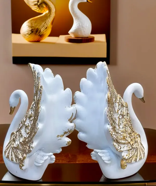Swan_Figurines