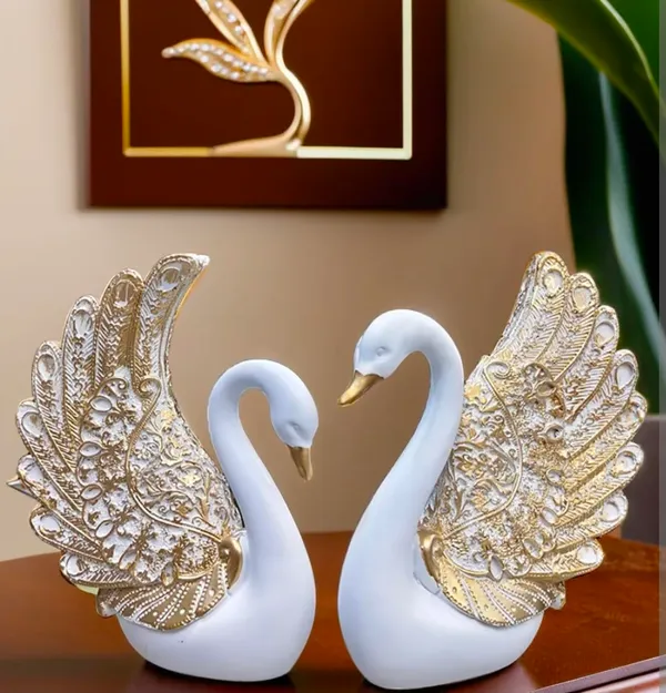 Swan_Figurines
