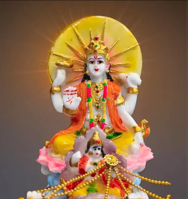 Surya_Dev_Idol_With_Seven_Horses