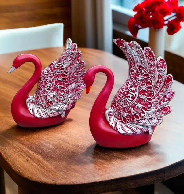 Swan_Figurine_Set_With_Filigree_Wings