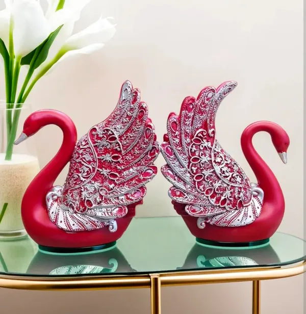 Swan_Figurine_Set_With_Filigree_Wings