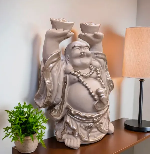 Laughing_Buddha_Statue_With_Gold_Ingots