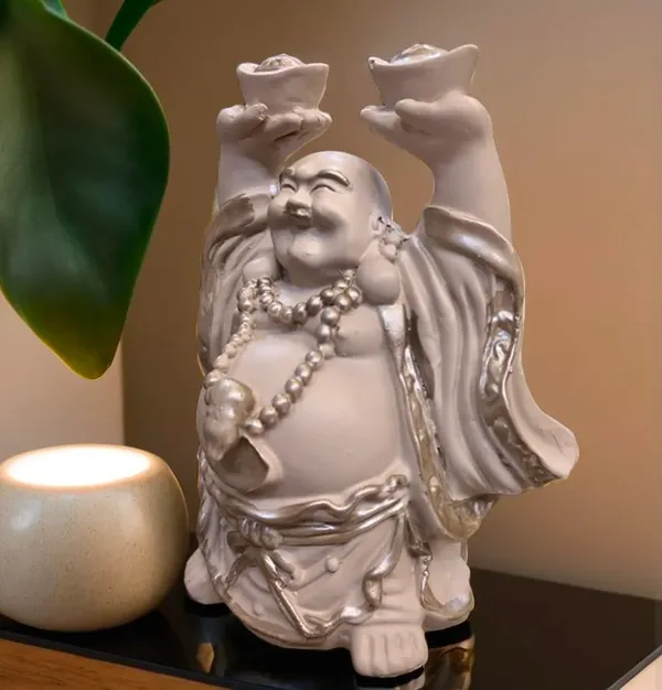 Laughing_Buddha_Statue_With_Gold_Ingots