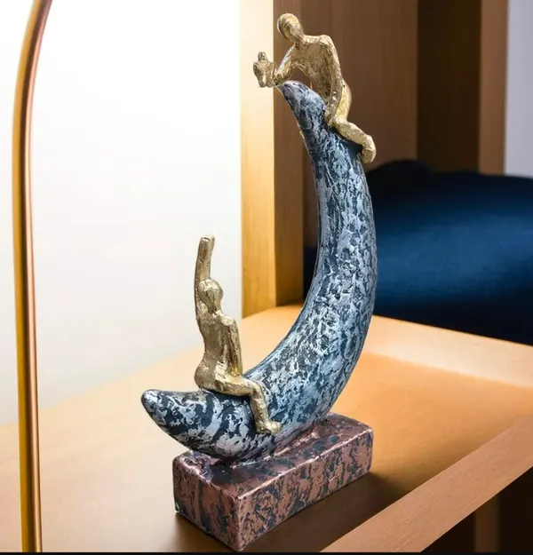 Moon_Sculpture_With_Marble_Base