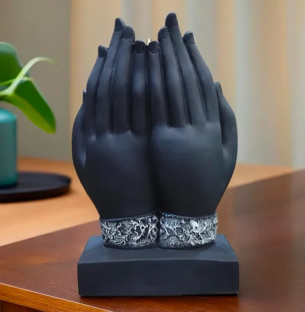 Buddha_Head_Statue_In_Hands