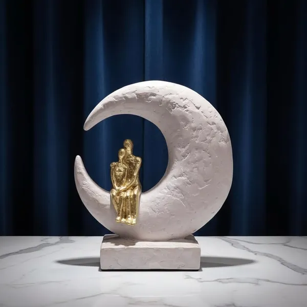 Couple_Figurine_With_Moon_Design