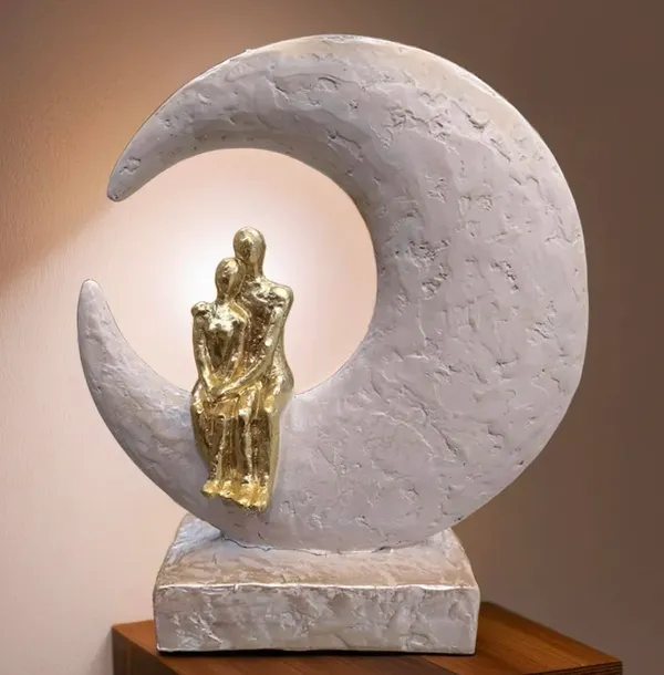 Couple_Figurine_With_Moon_Design