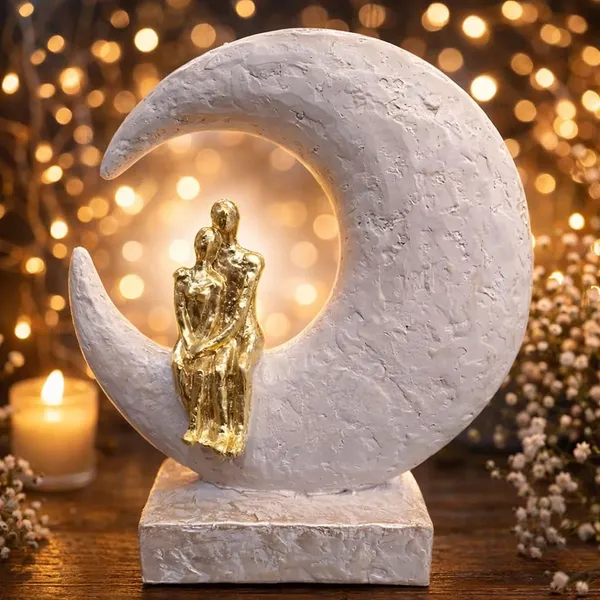 Couple_Figurine_With_Moon_Design